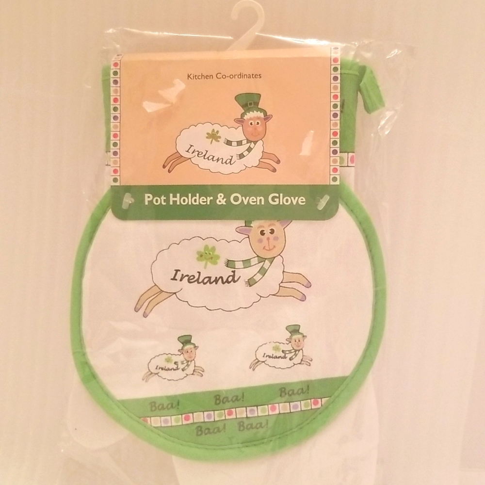 Irish Sheep Oven Mitt & Pot Holder -NEW